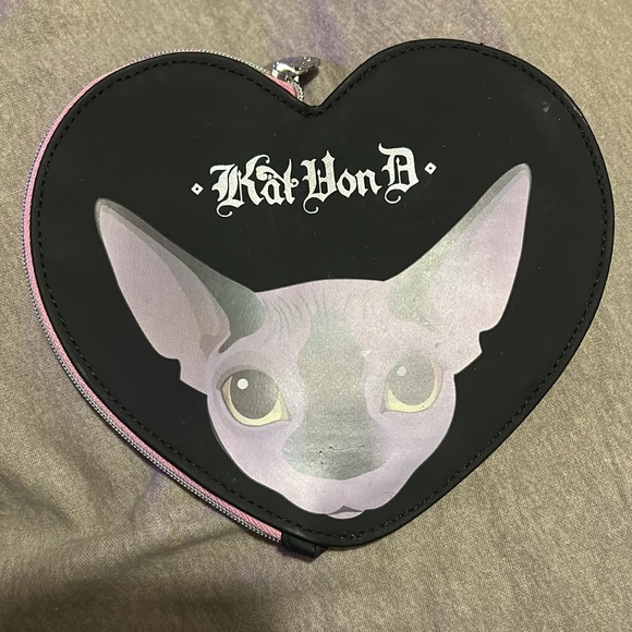 Too faced/kat von d heart shaped cosmetic bag - Picture 2 of 2